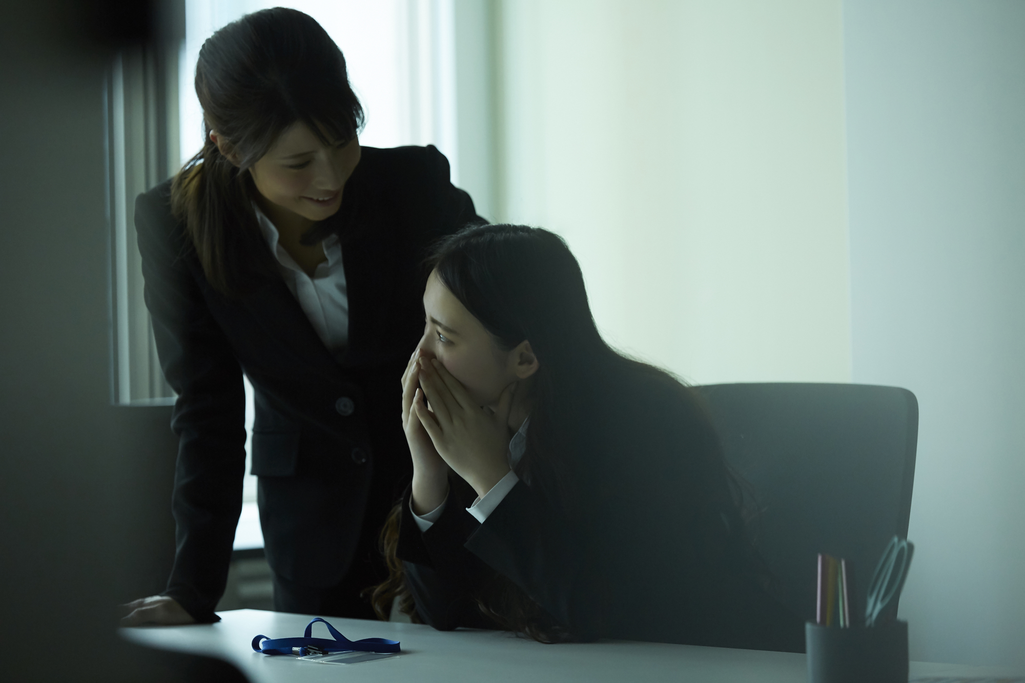  「きっと落ち着くよ」と希望を届ける女性のイラスト｜パニック障害の安心できる言葉