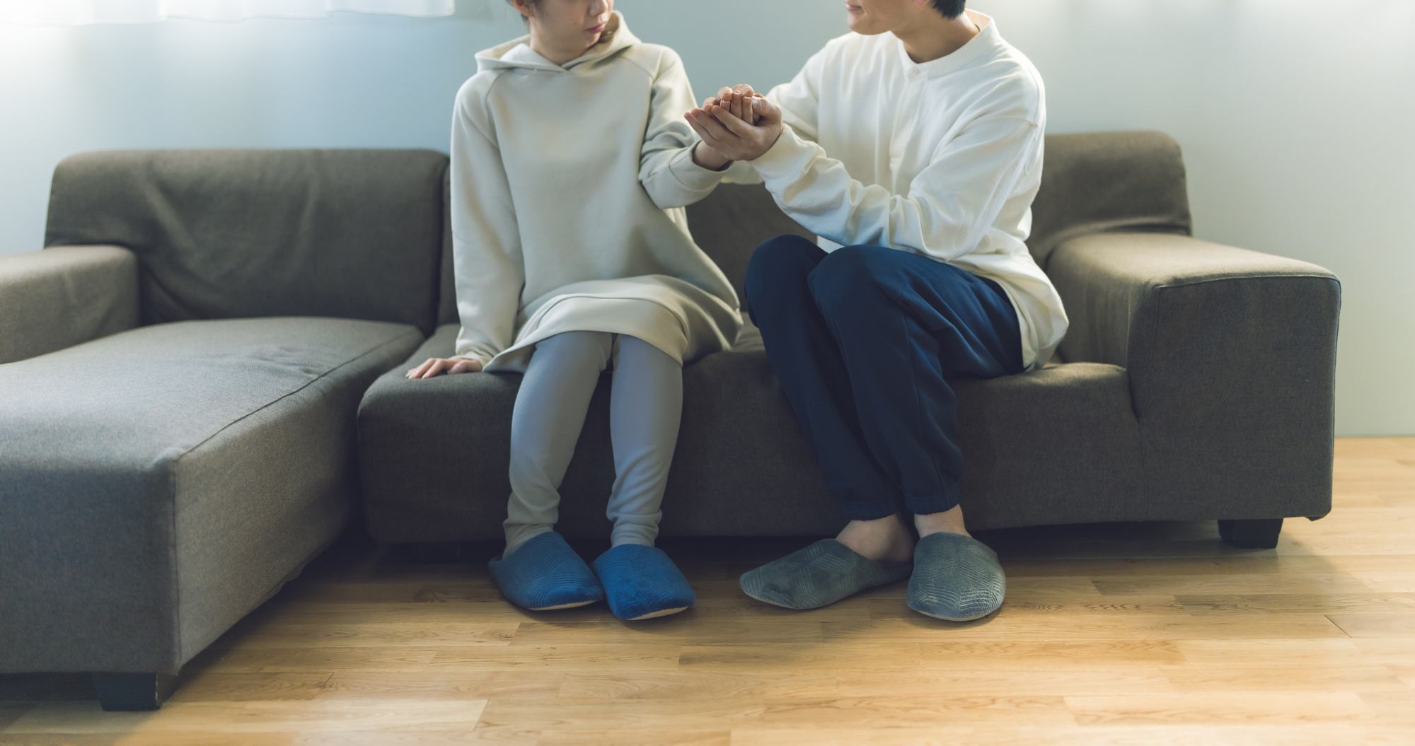 パニック障害の不安に「わかるよ」と共感を伝える女性のイメージ