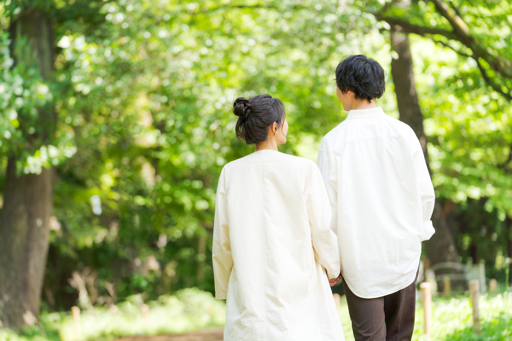 「迷惑じゃないよ」と安心感を伝える男女の姿｜パニック障害の支えになる言葉